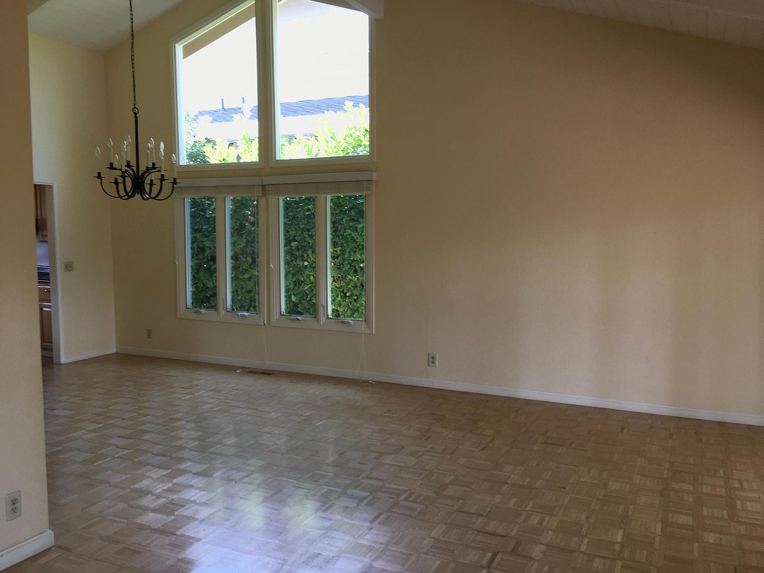 1020 Deanna Dr photo 4