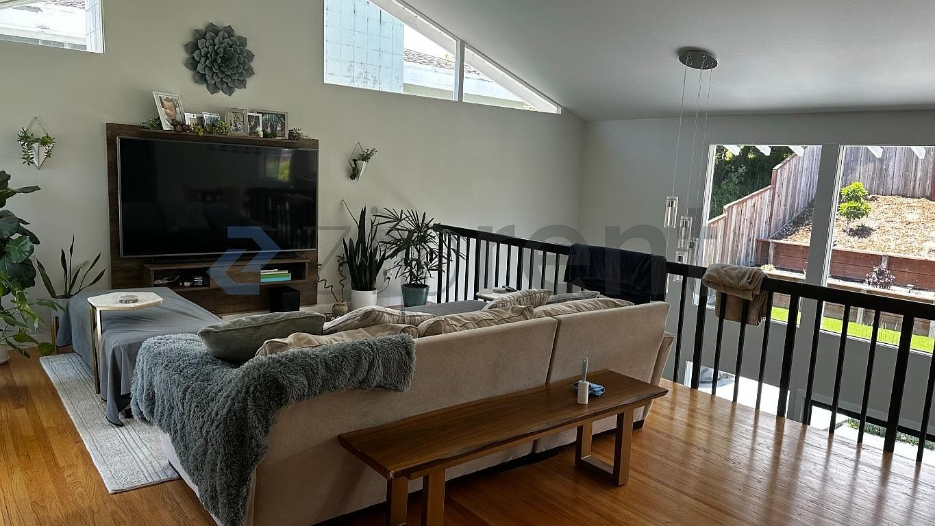 2380 Olympic Dr photo 4