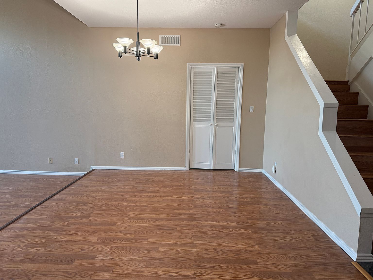 976 De Soto Ln photo 5