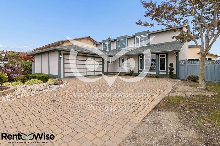1032 Egret St photo 3