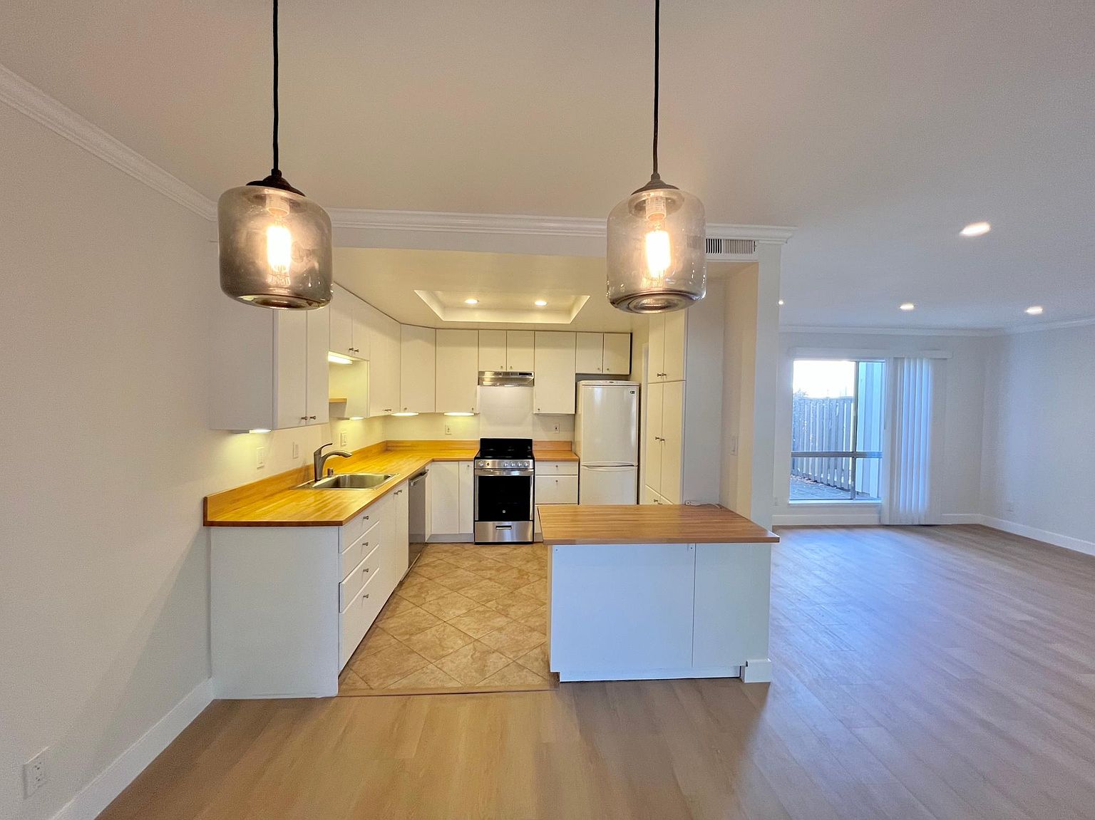 2BR/2BA Apartment on Rigel Ln · San Mateo photo 4