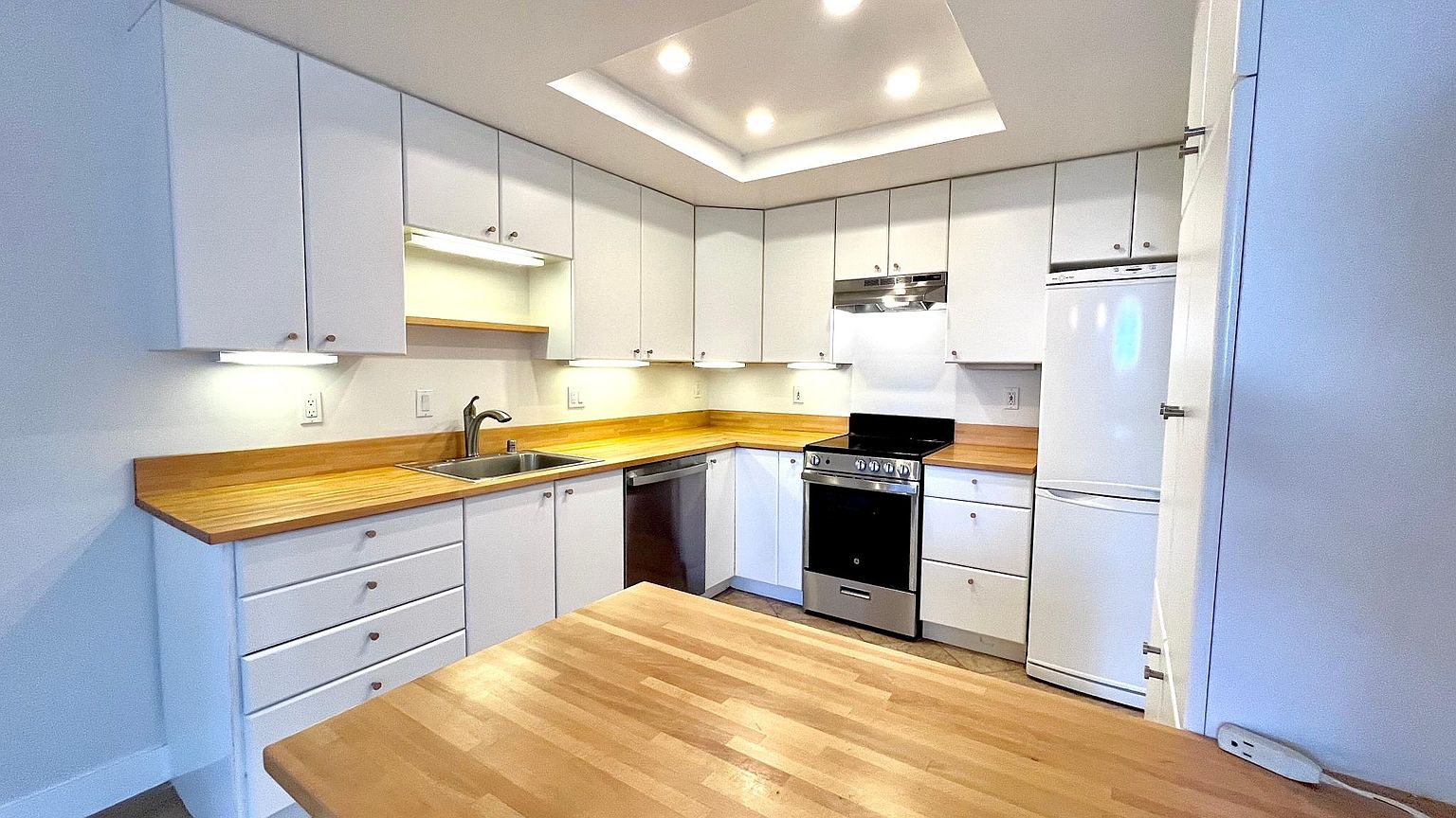 2BR/2BA Apartment on Rigel Ln · San Mateo photo 3
