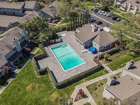 351 Catamaran St photo 4