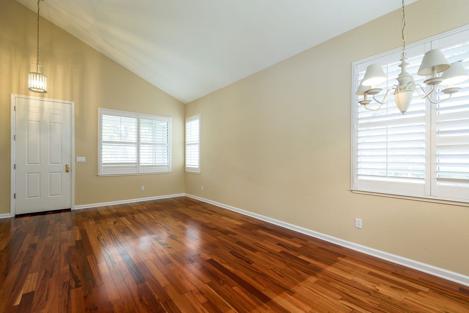 500 Seastorm Dr photo 3