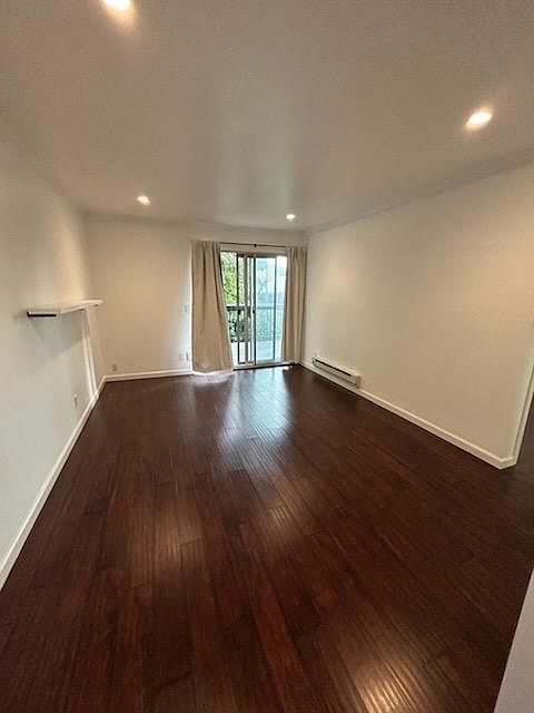 1126 Cherry Ave photo 2