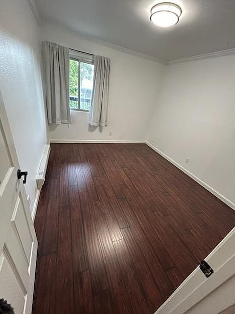 1126 Cherry Ave photo 4