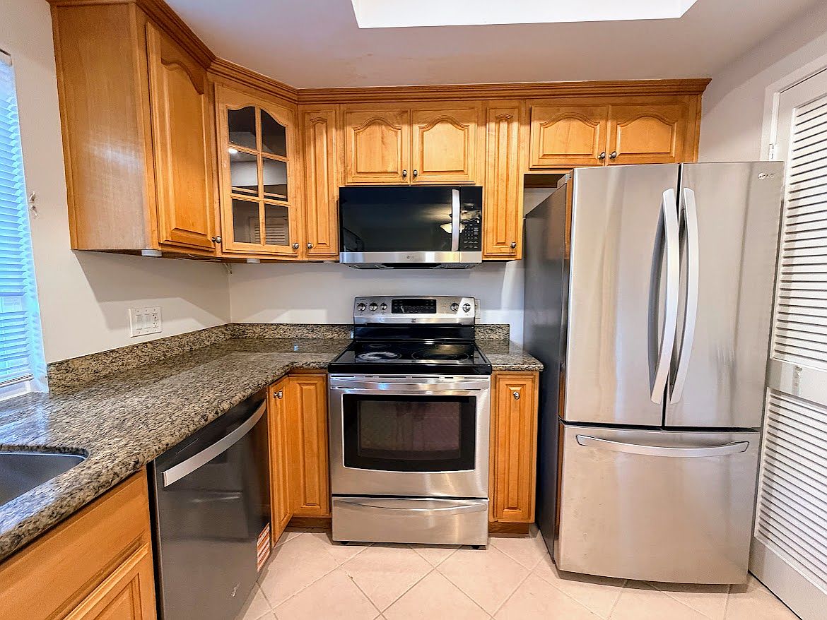 816 Juno Ln photo 2
