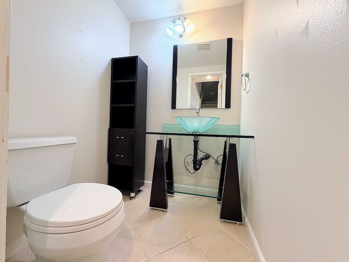 816 Juno Ln photo 5