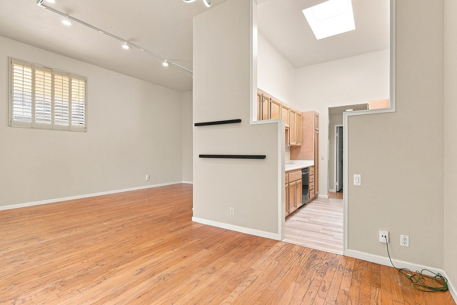 814 Balboa Ln photo 2