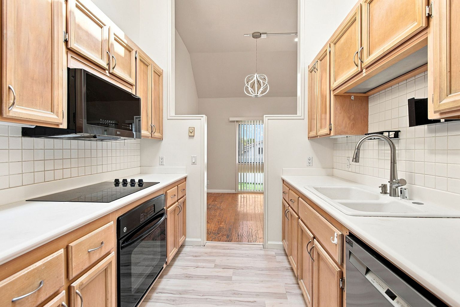 814 Balboa Ln photo 5