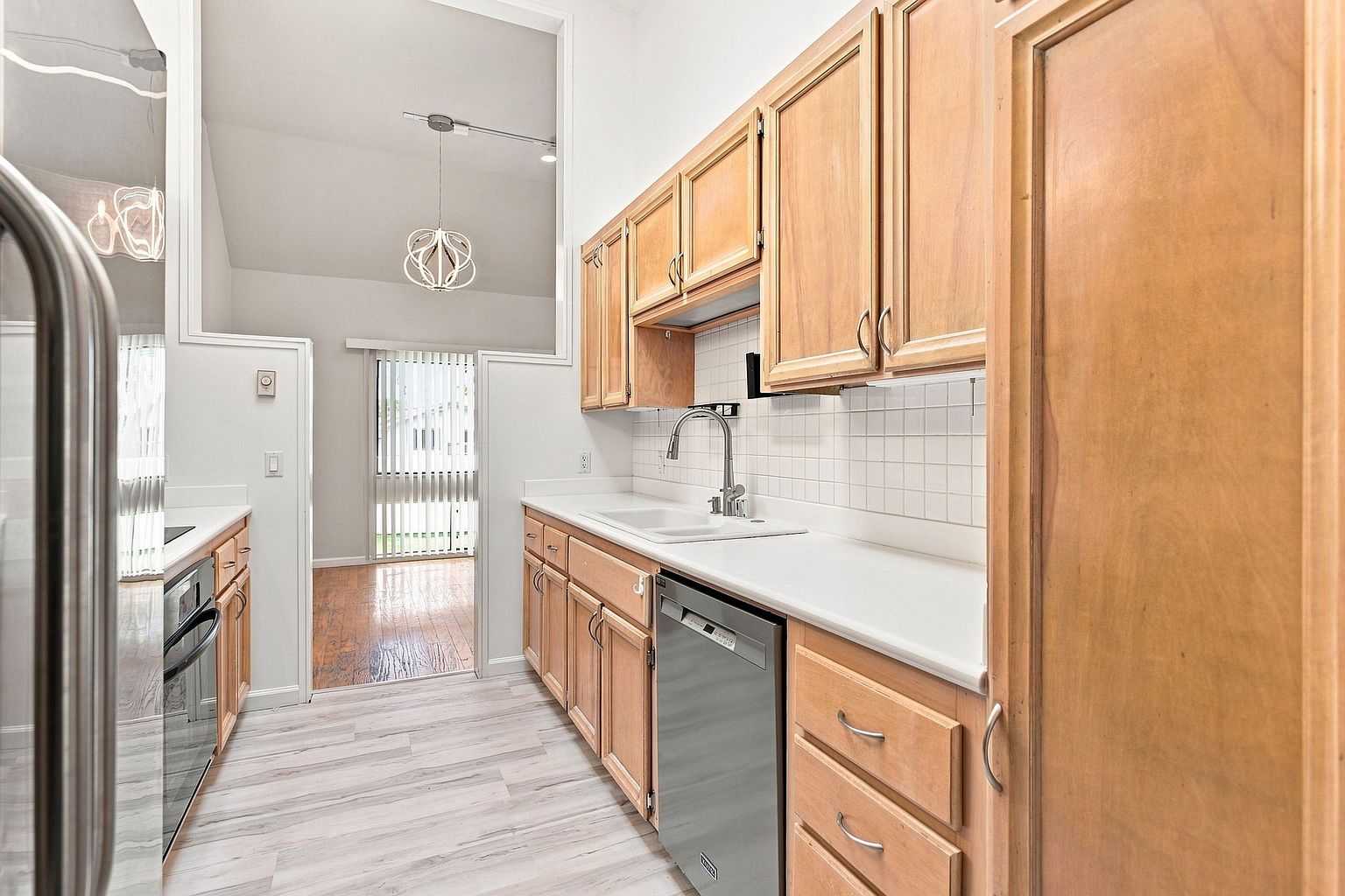 814 Balboa Ln photo 4
