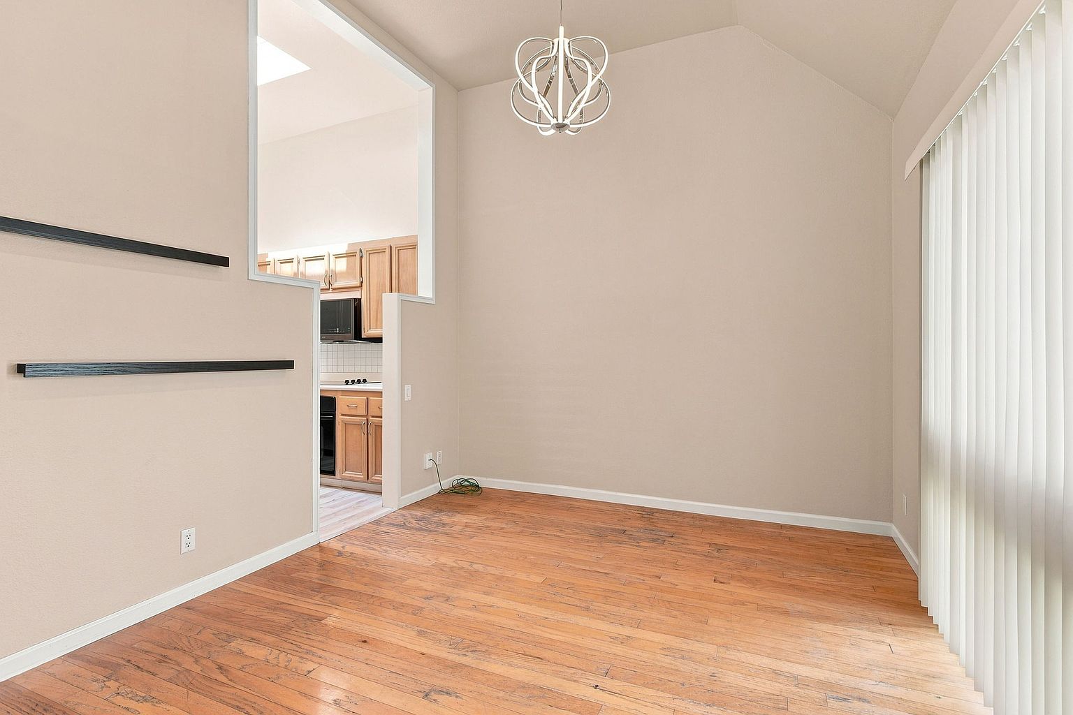 814 Balboa Ln photo 3