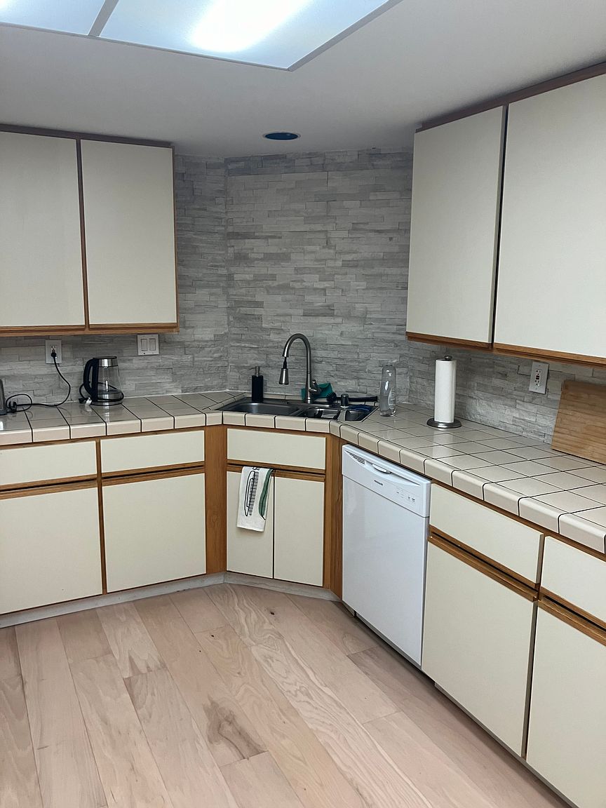 1BR/1BA Condo on Sea Spray Ln · San Mateo photo 3