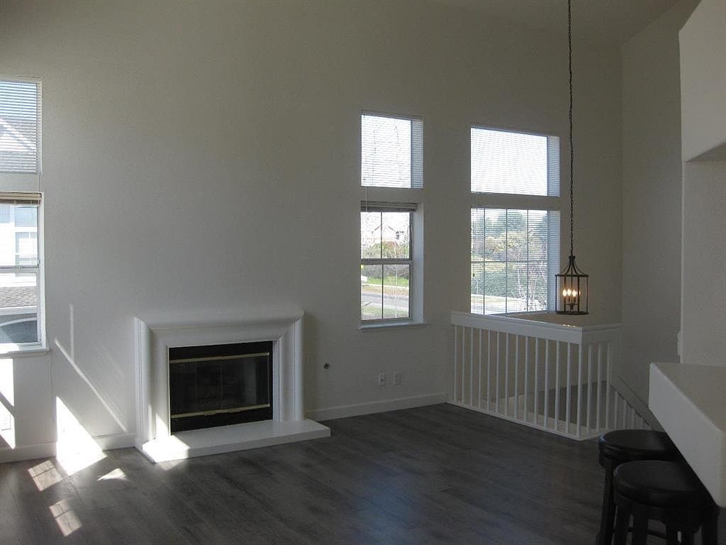 1BR/2BA Single Family House on Shoal Cir · Redwood City photo 3
