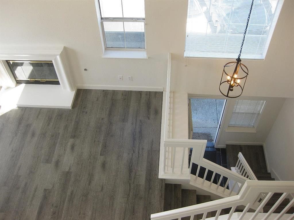 1BR/2BA Single Family House on Shoal Cir · Redwood City photo 2