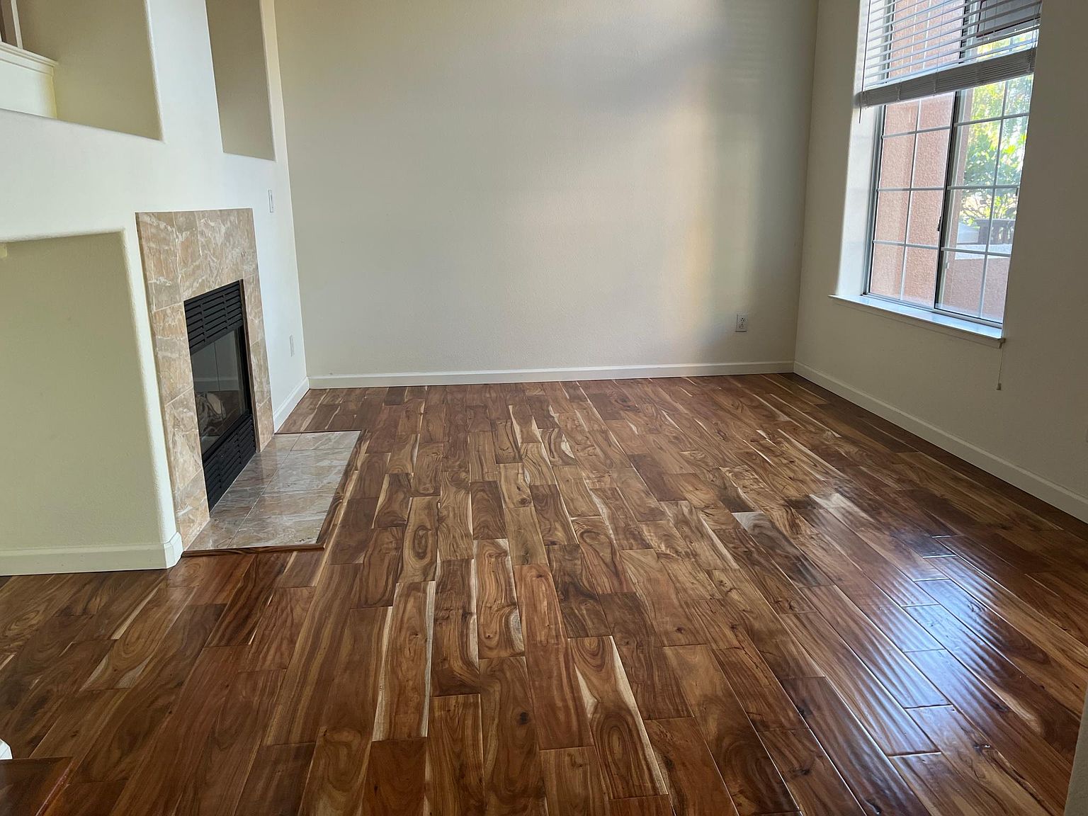 406 Charlott Ln photo 2