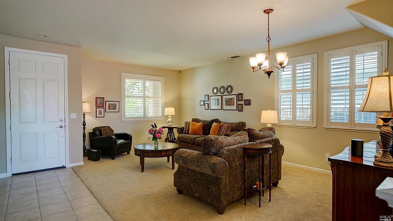 522 Woodlake Dr photo 4