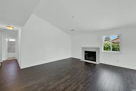 332 Serrano Ct photo 3