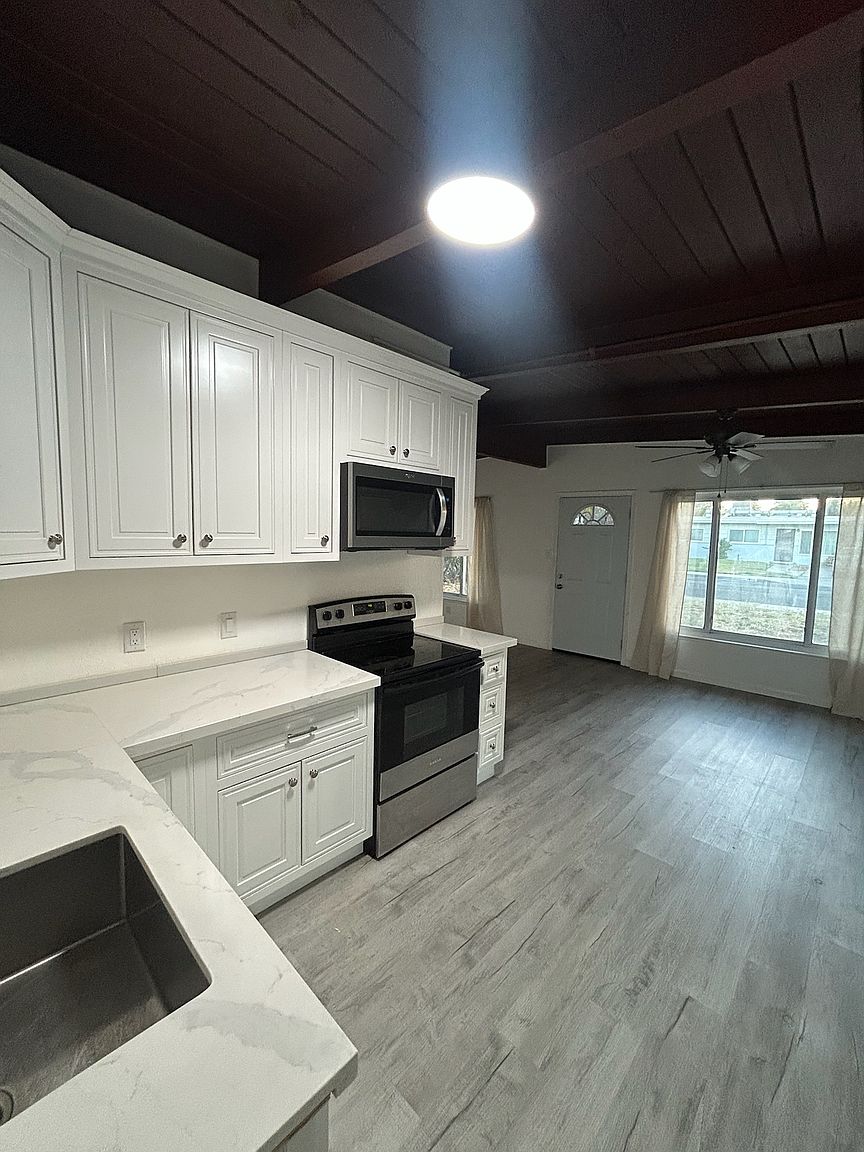 1412 Harrison St photo 2