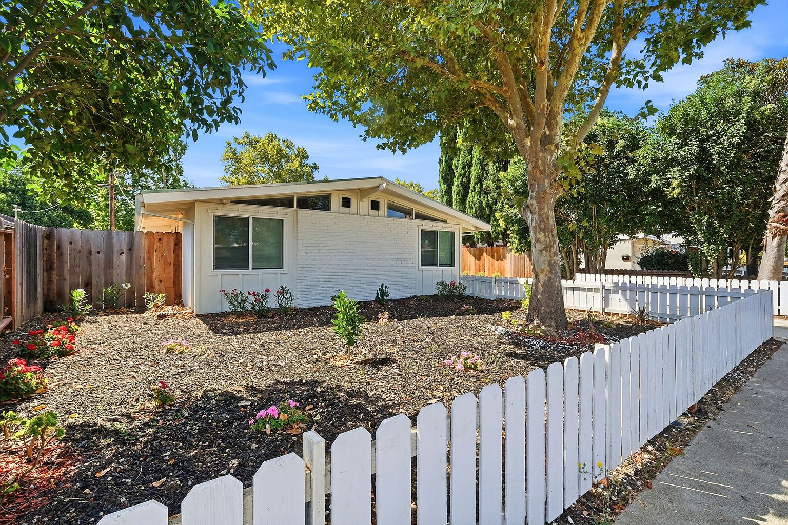 1543 Minnesota St photo 2