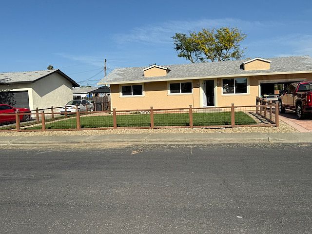 206 Stephen St photo 2