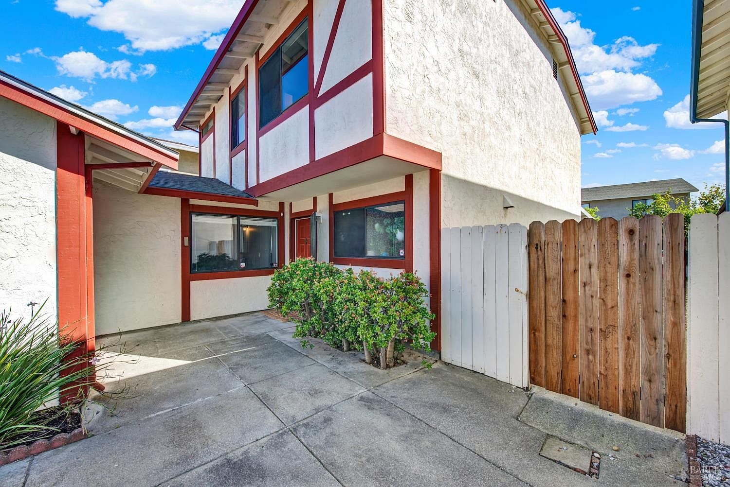 925 Brandon Way photo 3