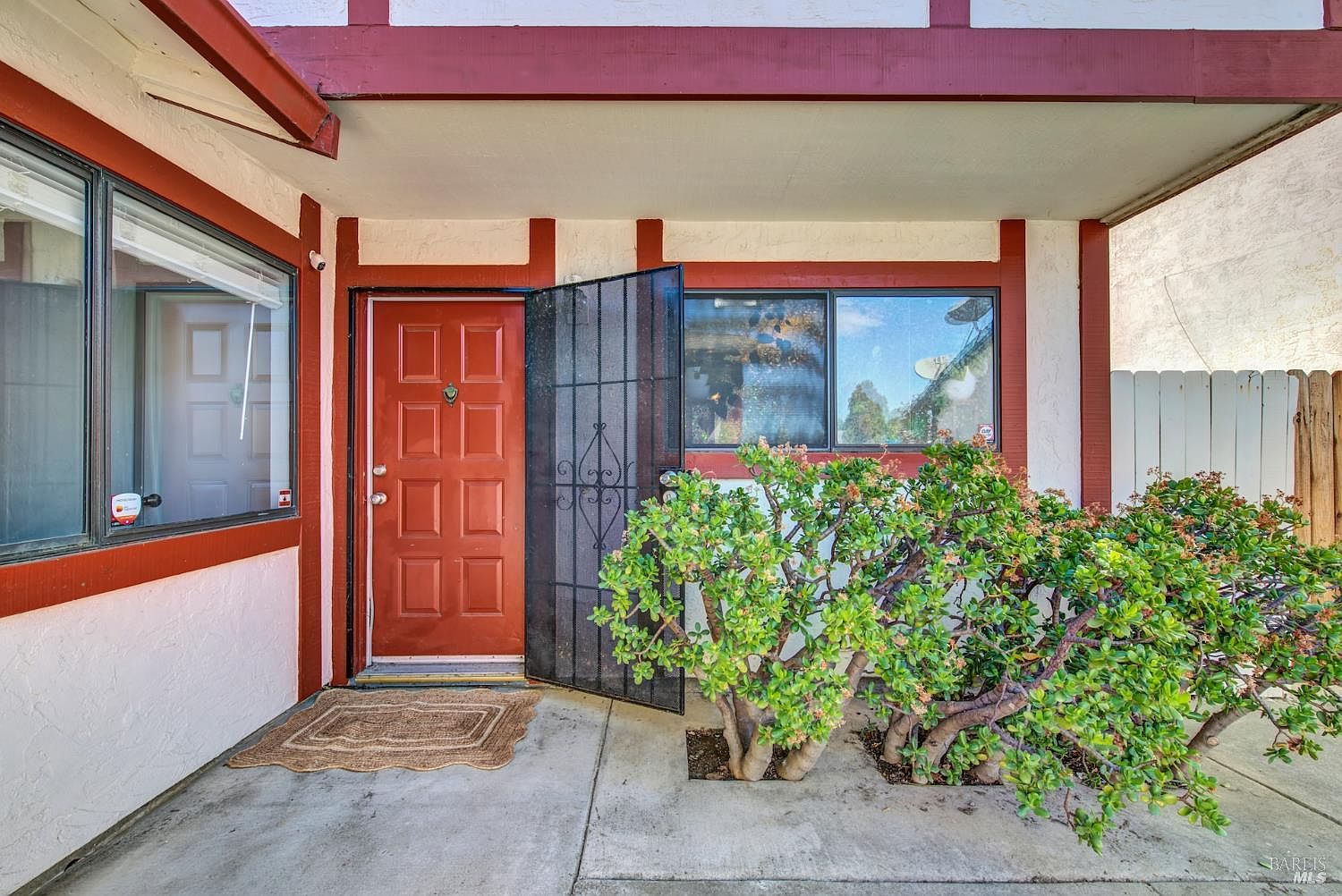 925 Brandon Way photo 2