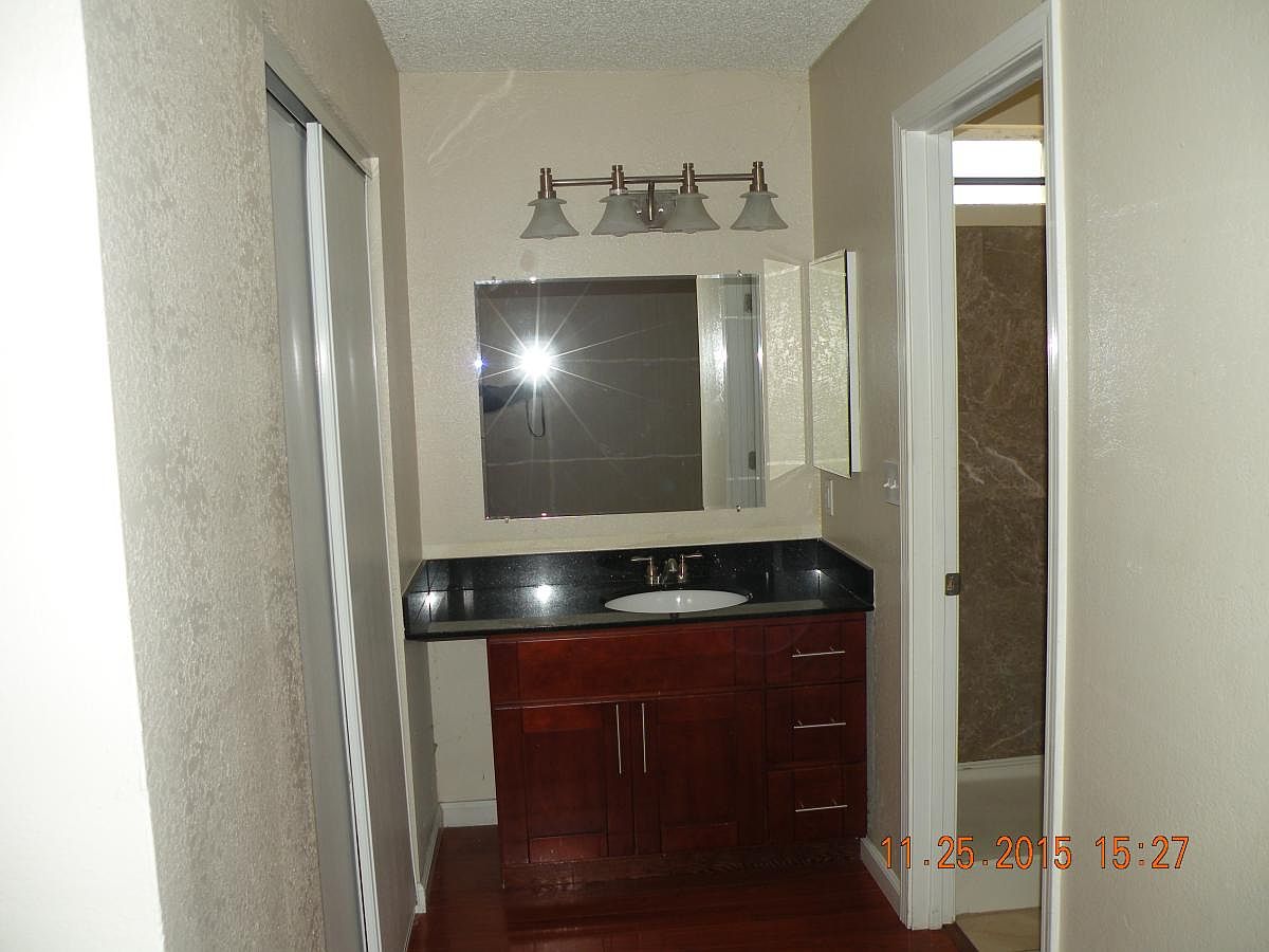 411 Amber Ave photo 5