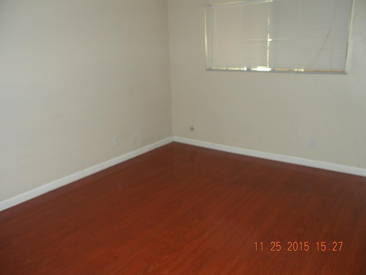 411 Amber Ave photo 3