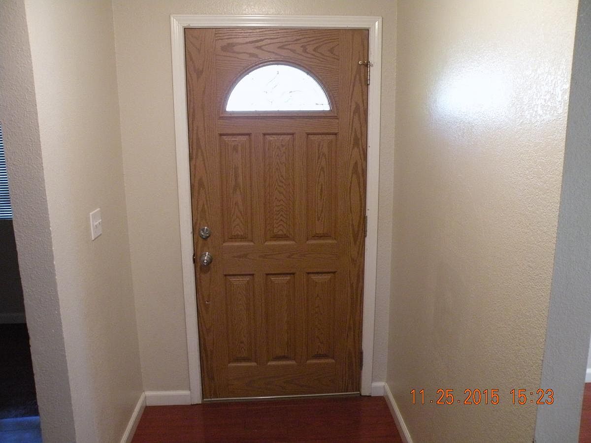 411 Amber Ave photo 2