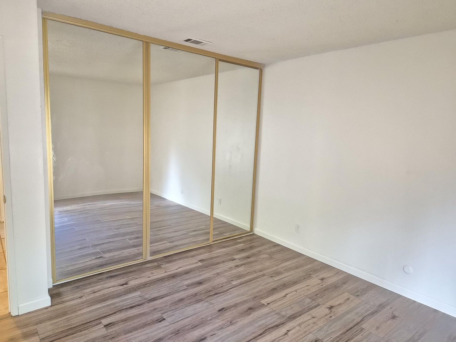 506 Holly St photo 4