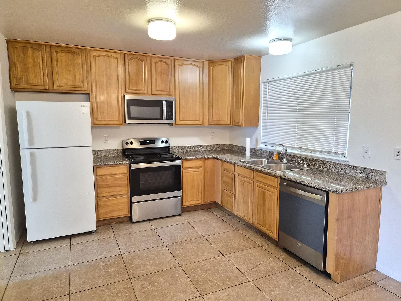506 Holly St photo 5