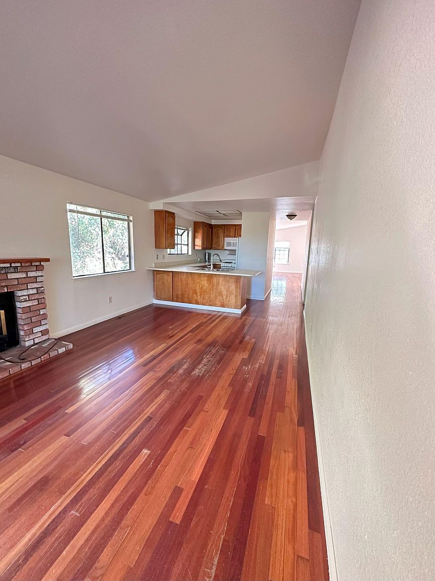 448 Parkview Ter photo 5