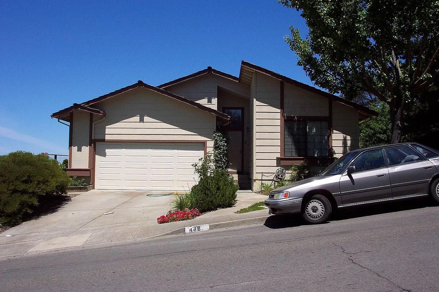 448 Parkview Ter photo 2