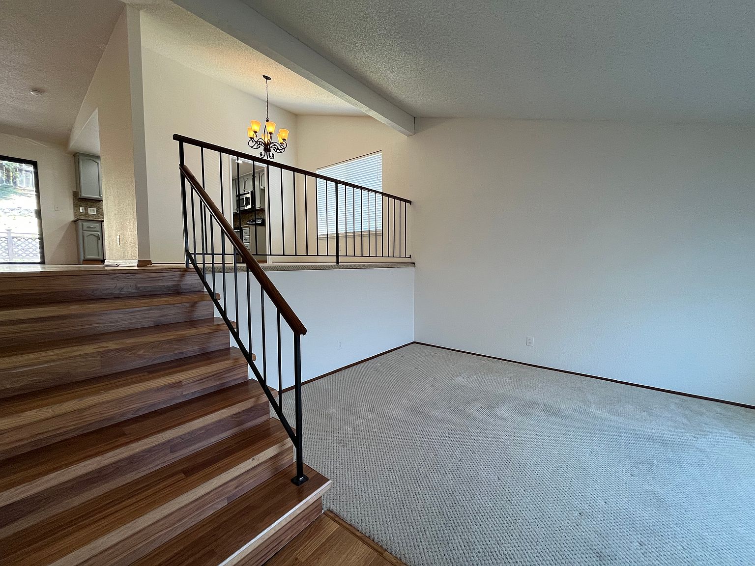 270 Riverview Dr photo 4