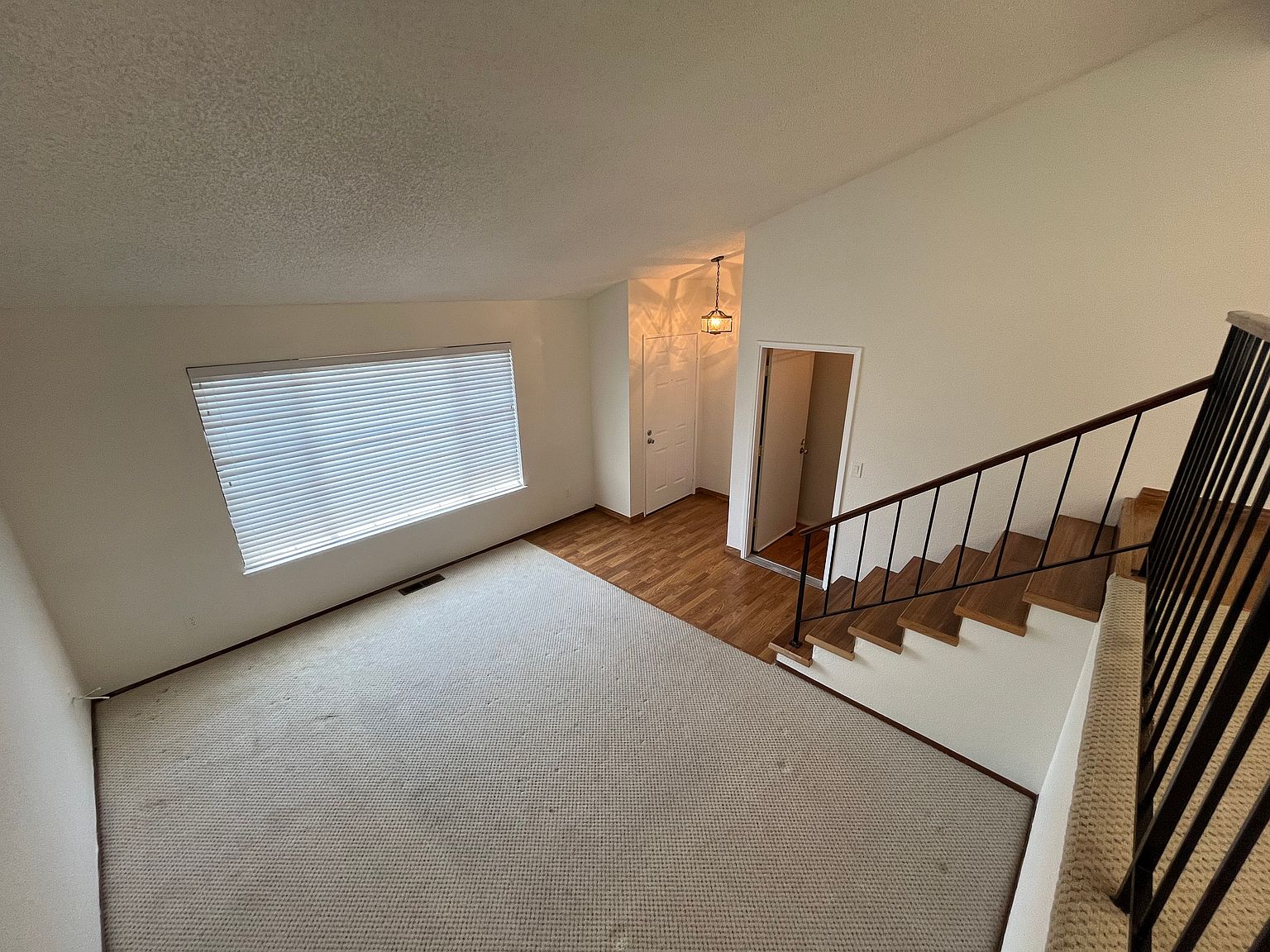270 Riverview Dr photo 5