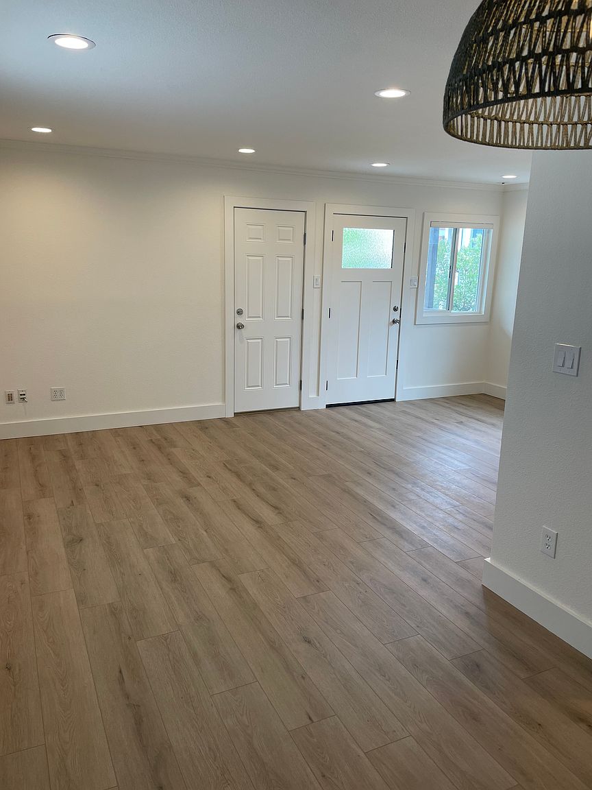 114 Gleason Ave photo 2