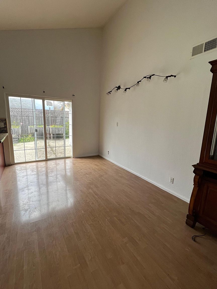 4BR/2BA Single Family House on Coloma Way · Vallejo photo 5