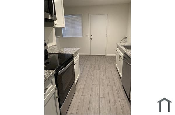 600 Taper Ave photo 2