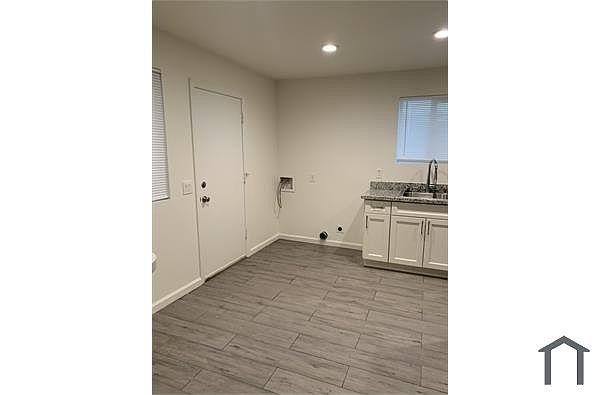 600 Taper Ave photo 3