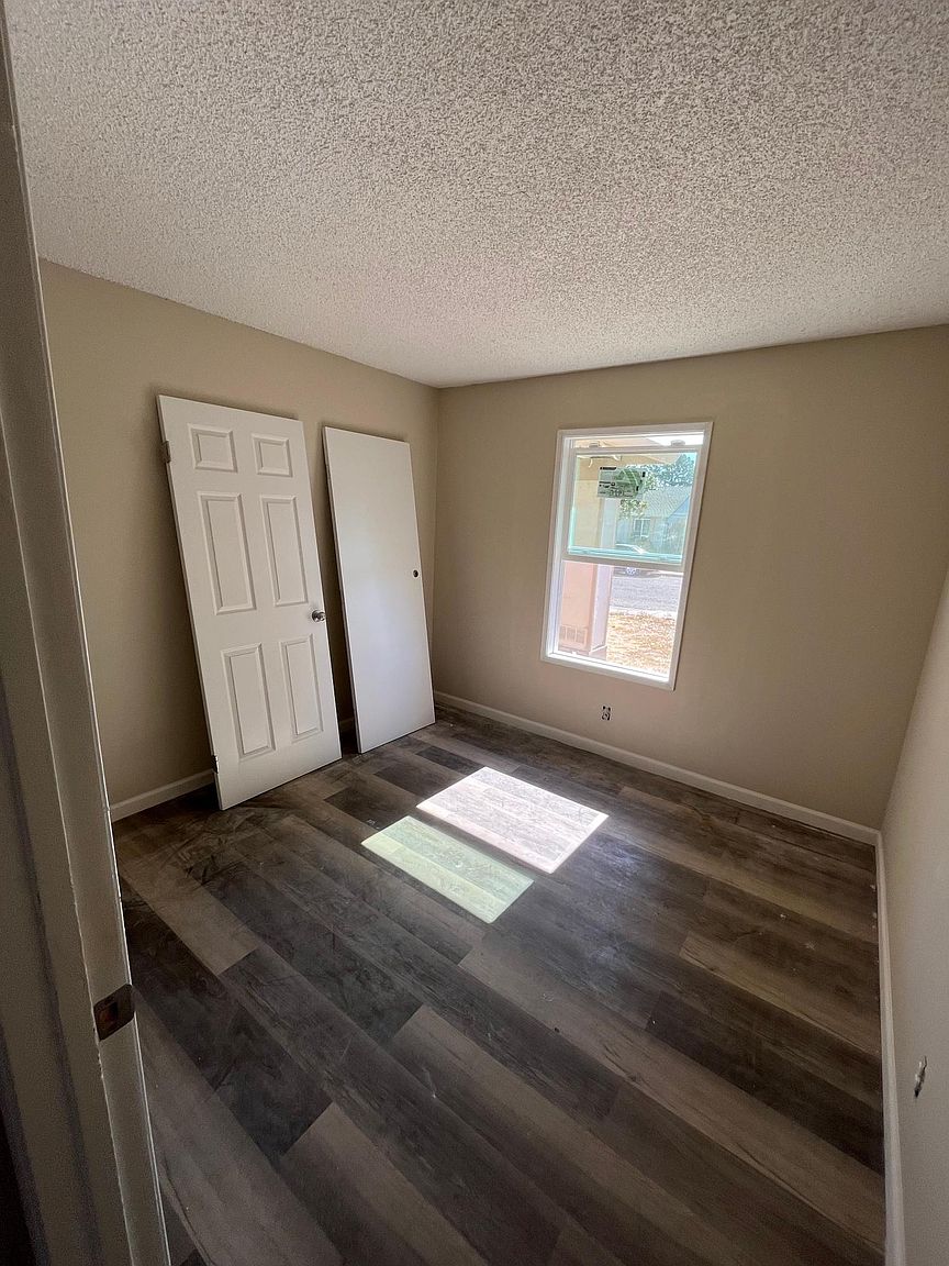 232 Hannigan Way photo 3