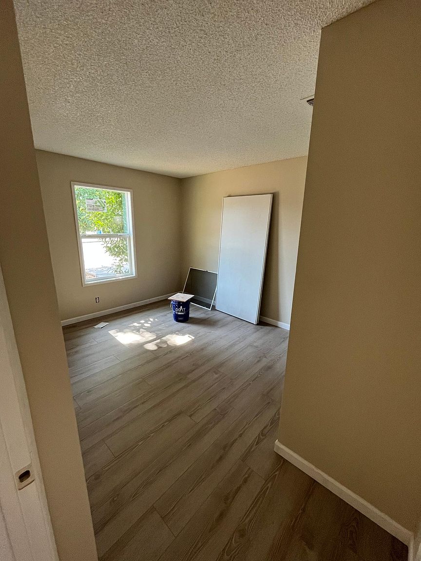 232 Hannigan Way photo 4
