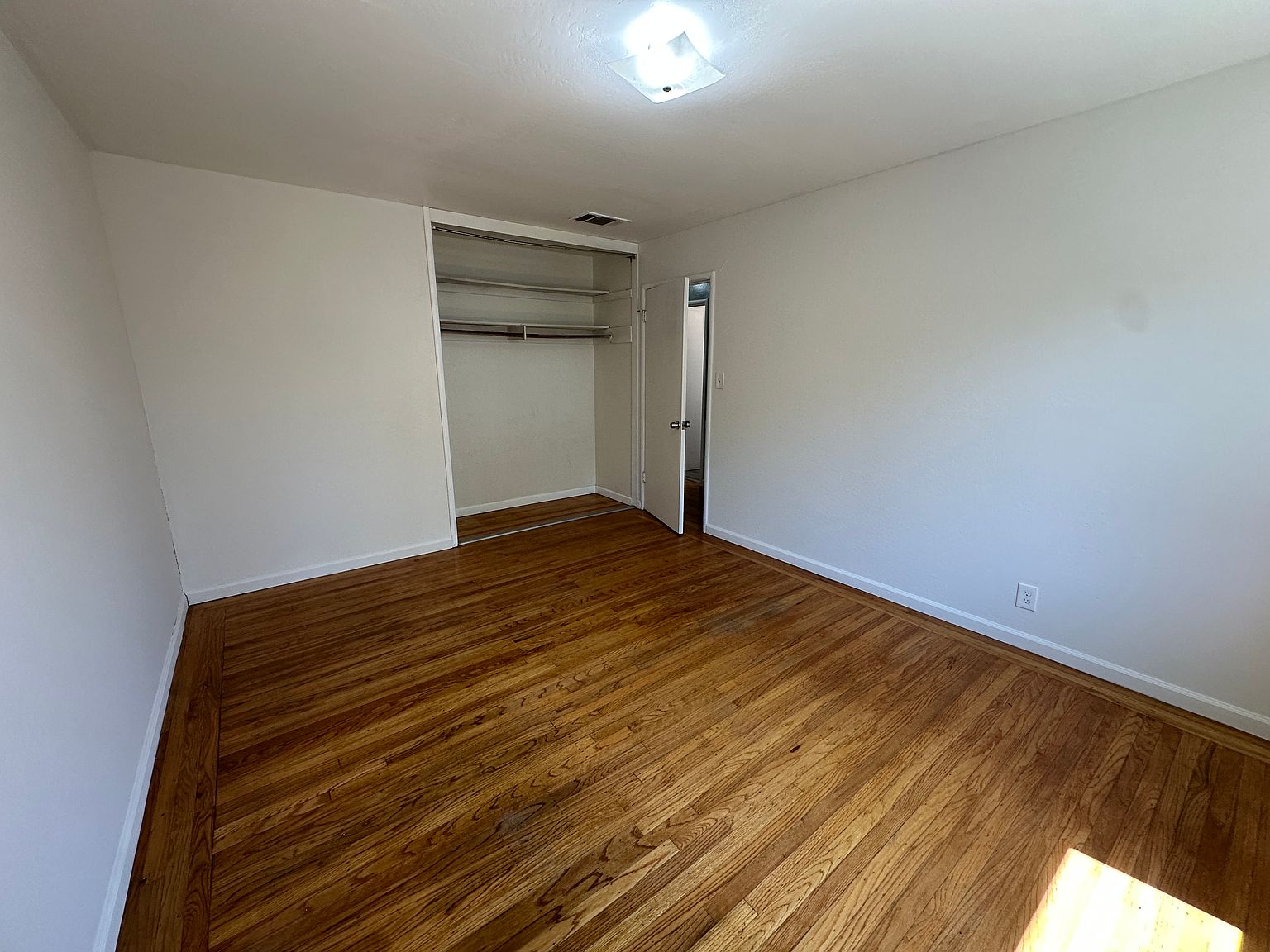 1009 Henry Ct photo 4
