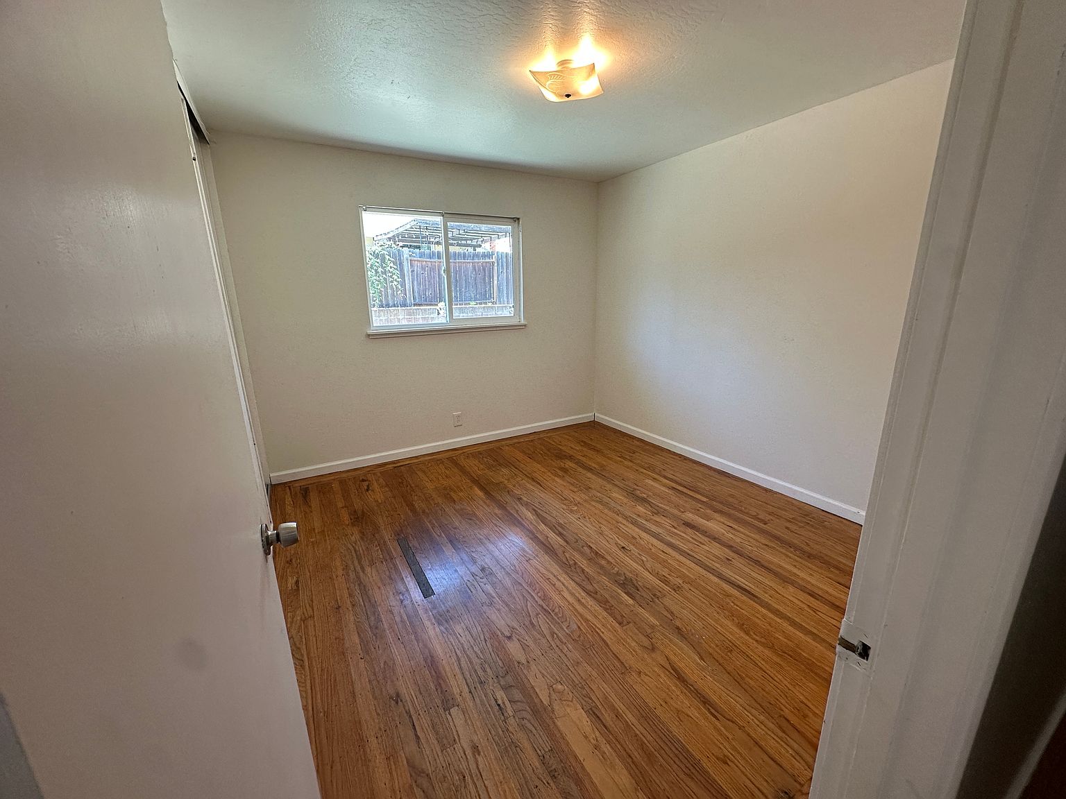 1009 Henry Ct photo 5