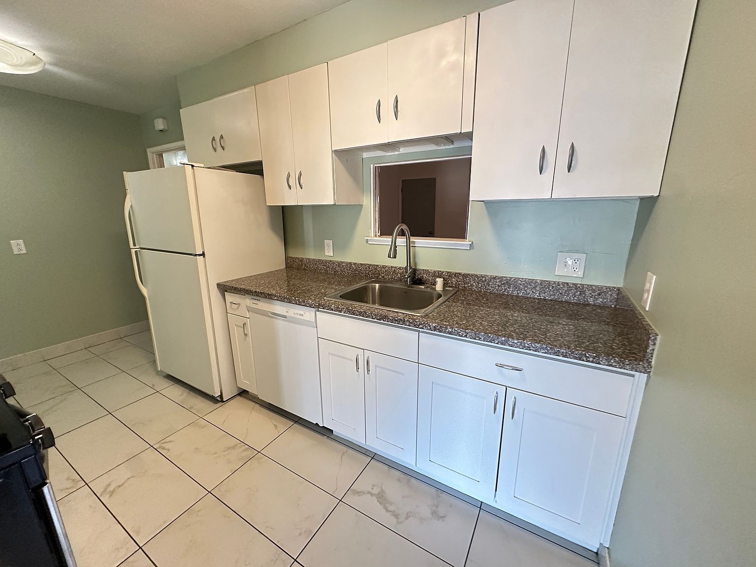 1009 Henry Ct photo 2