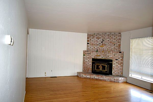 411 Clark Dr photo 3