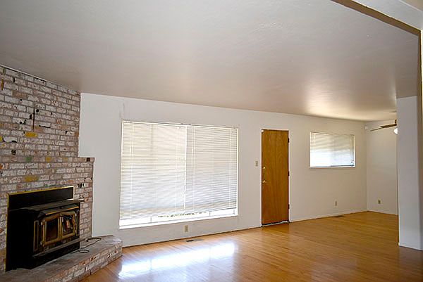 411 Clark Dr photo 5