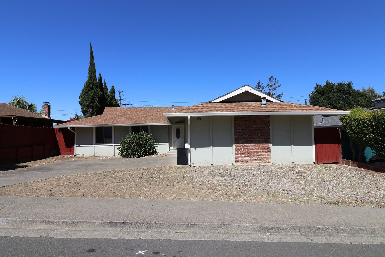 335 Rollingwood Dr photo 2