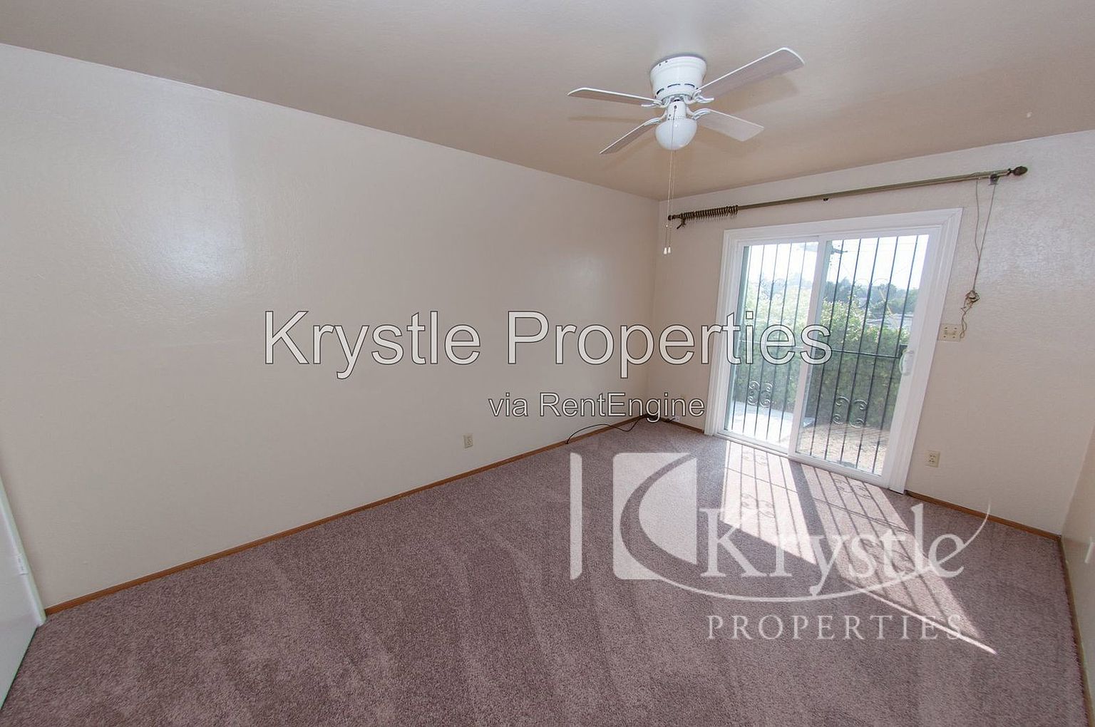 455 Wilshire Ave photo 4