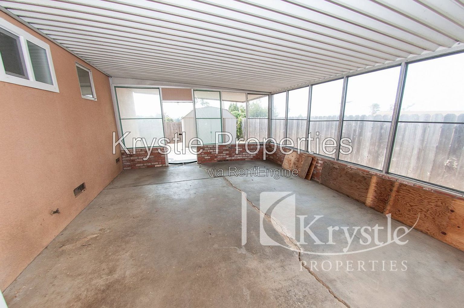 455 Wilshire Ave photo 2